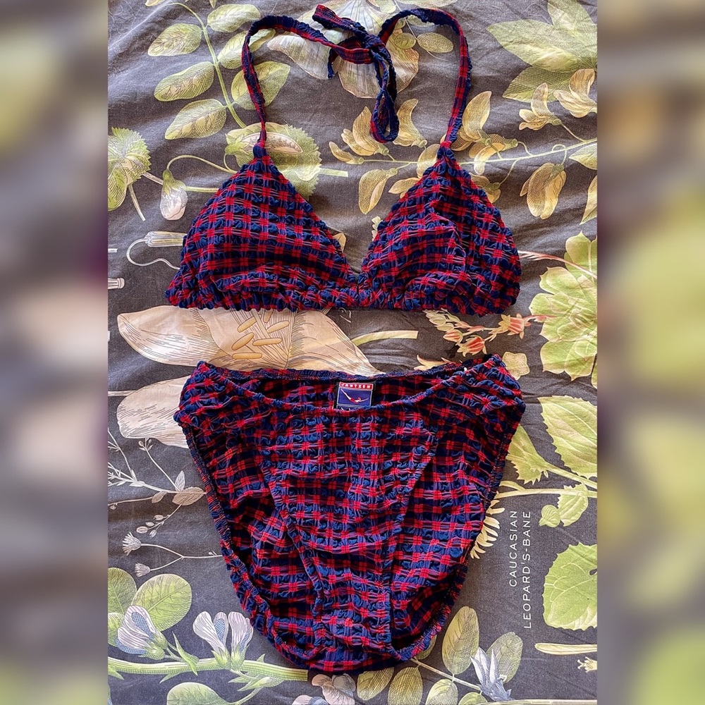 Jantzen 1980s Gingham High Rise Bikini
SIZE 10-12 Large
larger b/c cup best